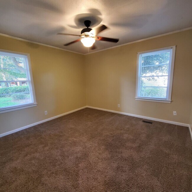 Building Photo - Charming and Updated 3-Bedroom Home with S...