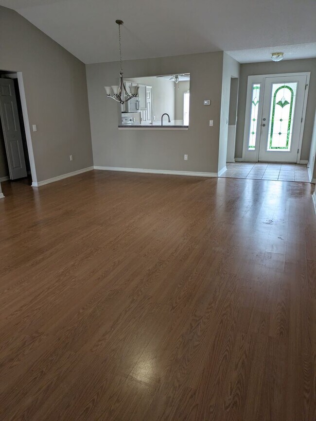 Building Photo - 866 Oak Forest Dr
