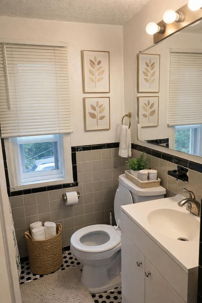 Building Photo - 8880 Rutherford St