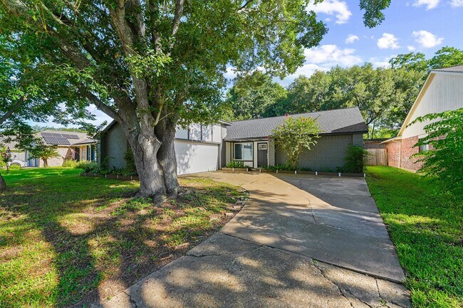 Primary Photo - 16026 Beechnut St