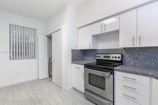 Building Photo - 3255 NE 184th St