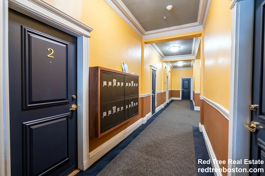 Building Photo - 98 Queensberry St