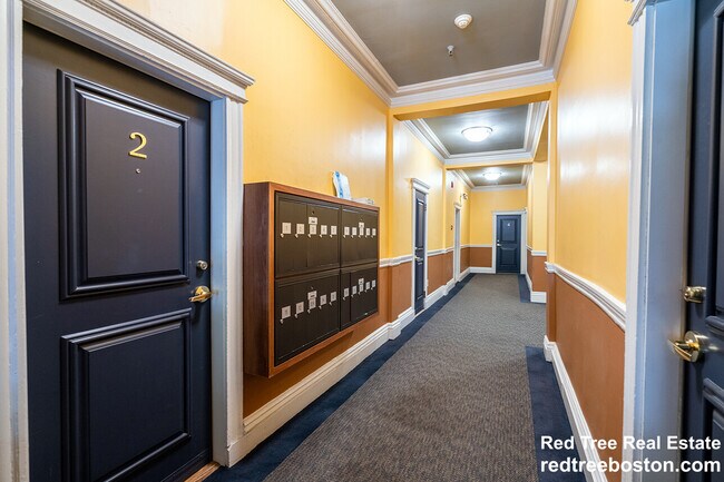 Building Photo - 98 Queensberry St