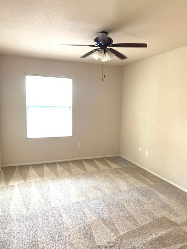 Building Photo - Gated Condo - One bedroom Upstairs  - Comm...