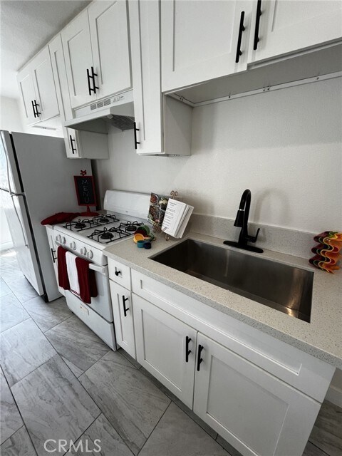 Building Photo - 4518 Normandie Ave