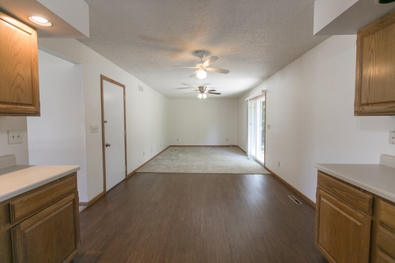 FAMILY ROOM/ DINING ROOM - 1102 S Garden Ct