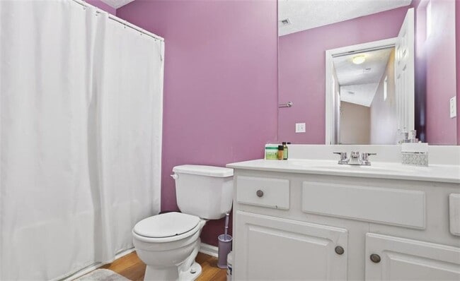 Building Photo - 205 Oak Grove Way
