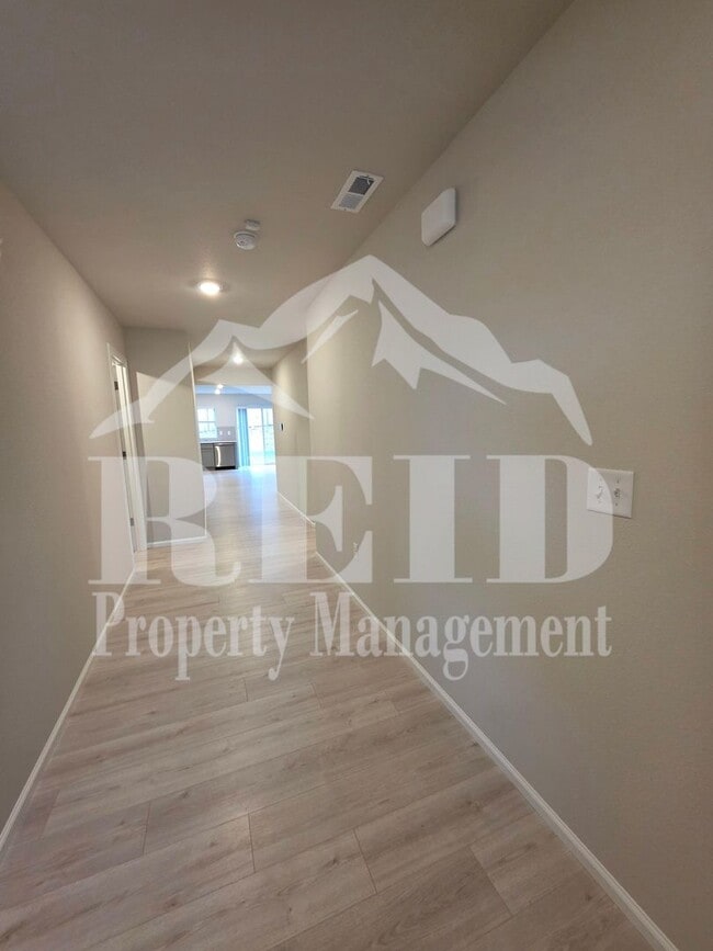 Building Photo - New 5-Bedroom home in the heart of Belfair