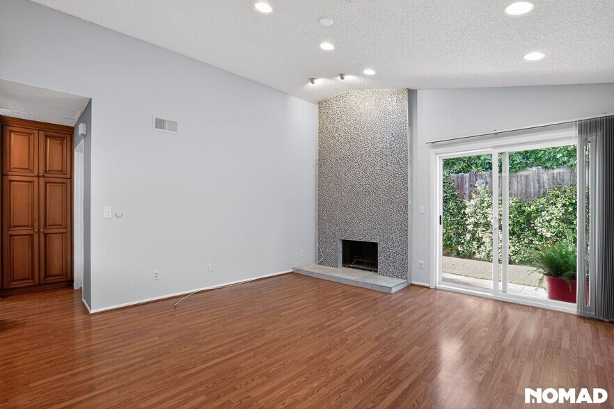 Building Photo - 23119 Valerio St