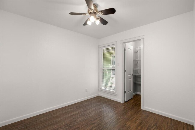 Building Photo - 2401 Stone River Dr