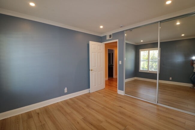 Building Photo - Beautiful West Hills Pool Home For Lease!
