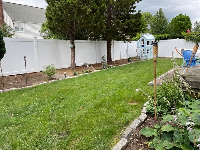 Backyard oasis - 53 Cornwell Ave
