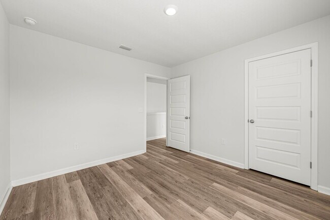 Building Photo - 5832 Viking Wy