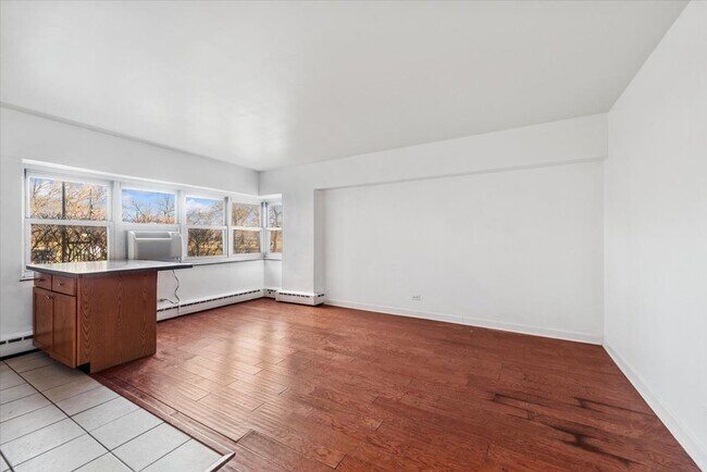 Building Photo - 4980 N Marine Dr