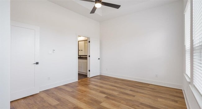 Building Photo - 5517 Stadio Ave