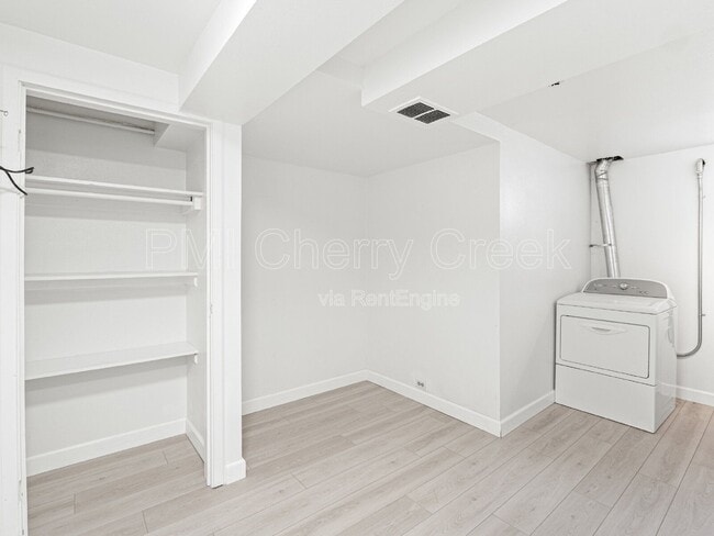 Building Photo - 550 Winona Ct
