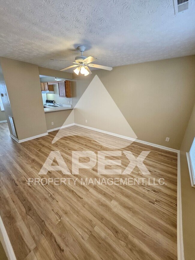 Building Photo - MOVE-IN SPECIAL,NO RENT TIL JUNE 1ST! - Nice 2 Bd | 1.5 Ba Townhouse in West Knox Condo Community!