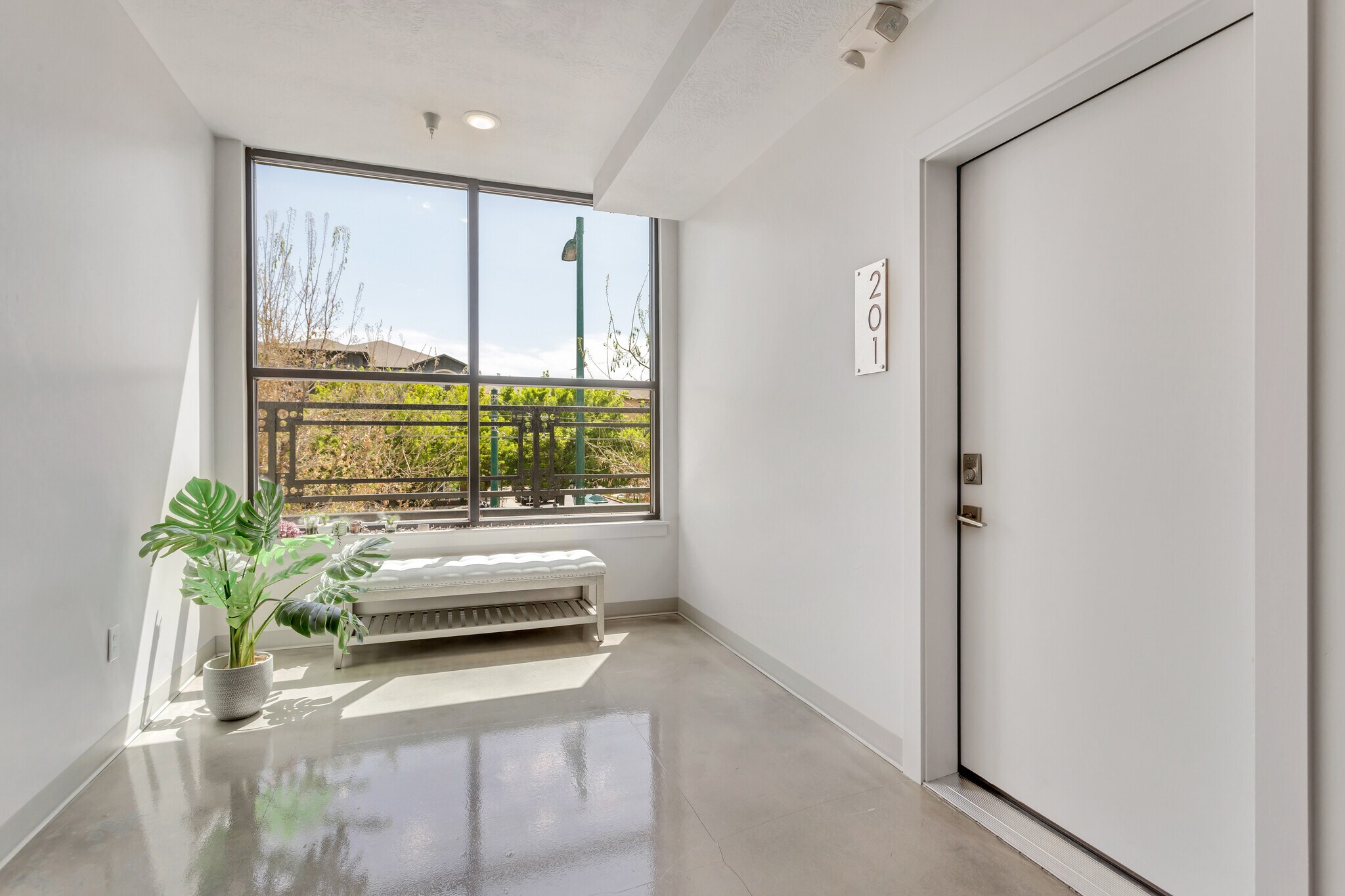 Building Photo - 606 W North Temple St