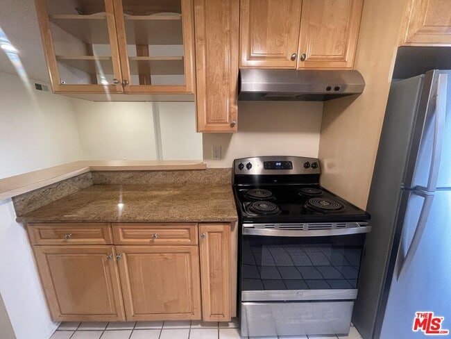 Building Photo - 5330 Zelzah Ave