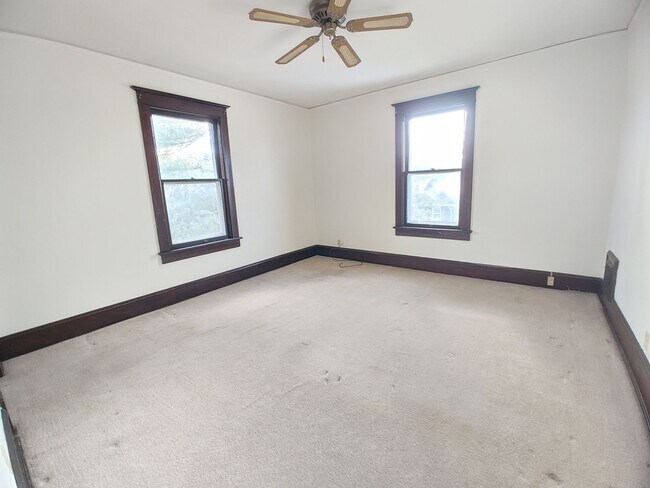 Building Photo - Timeless 3 Bedroom House!