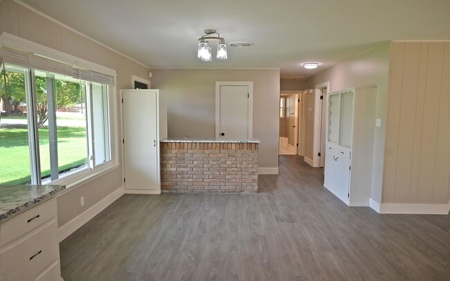 Building Photo - 5204 Bedford St