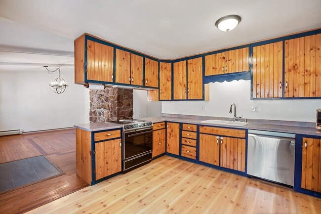 Building Photo - Move in ready home on Parkview