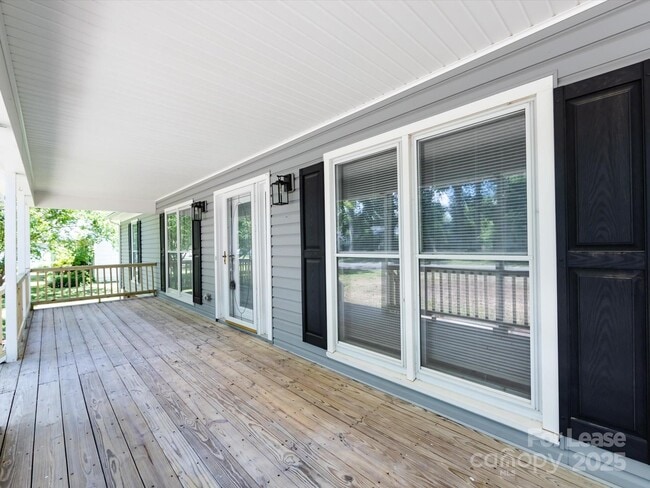 Building Photo - 114 Juanita Dr