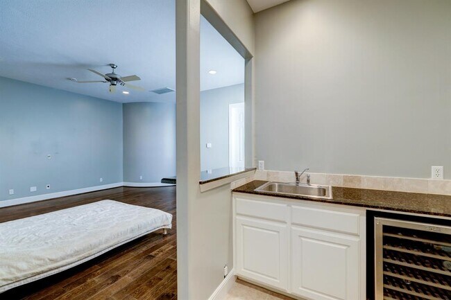 Building Photo - 4626 Braeburn Dr