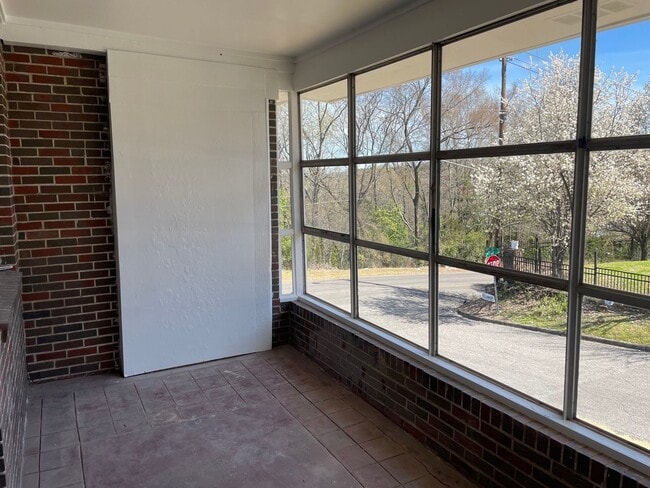 Building Photo - Fully Renovated Home For Rent