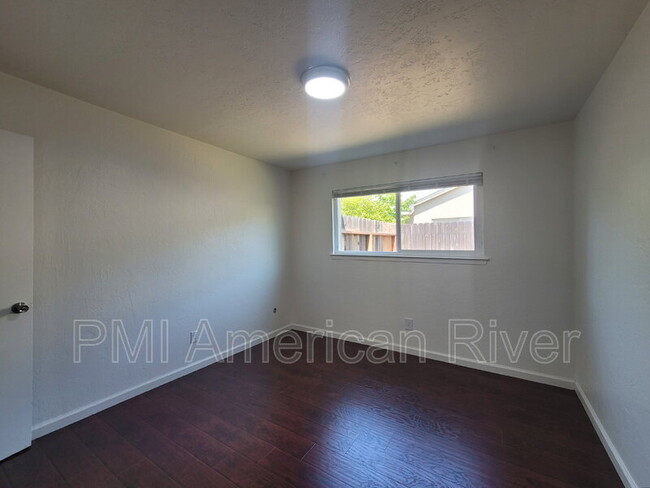 Building Photo - 10370 S White Rock Rd