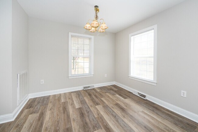 Building Photo - 814 King Arthur Dr