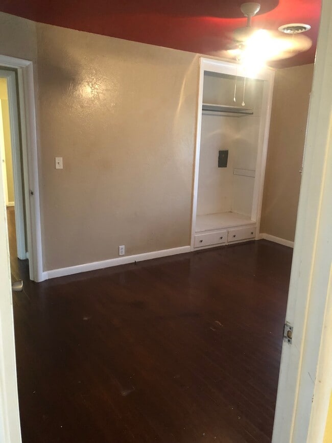 Building Photo - Cute 3Bedroom!!