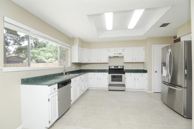 Building Photo - 15822 Whipple Tree Dr