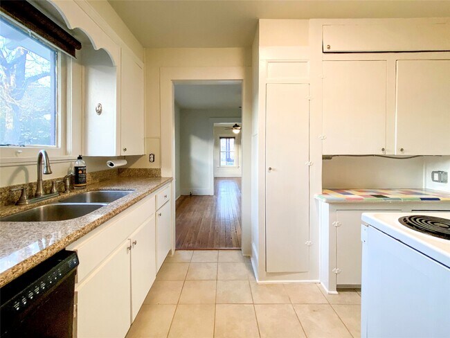 Building Photo - 7924 Ford St