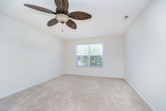 Building Photo - Spacious 3 Bed 2.5 Bath Home in Parks at W...
