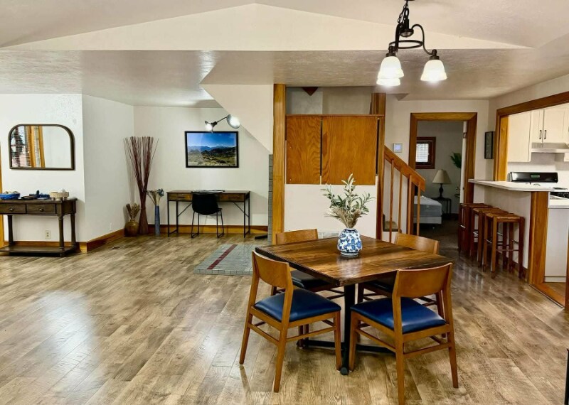 Building Photo - 528 W Columbia St