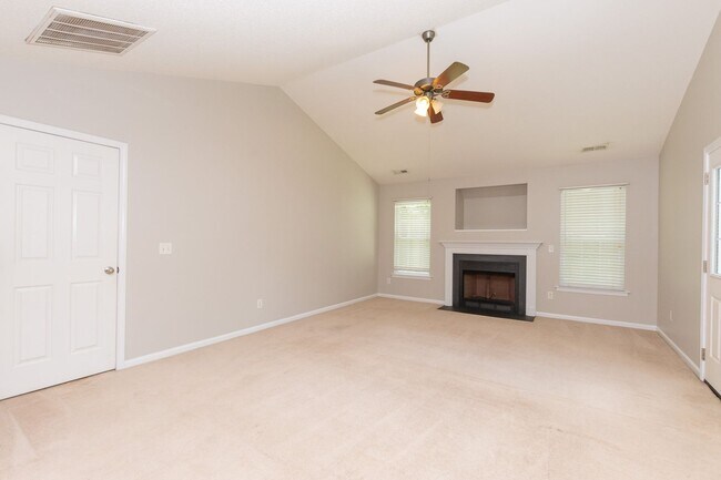 Building Photo - MOVE-IN READY