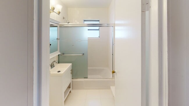Building Photo - Magoun Square four bed duplex