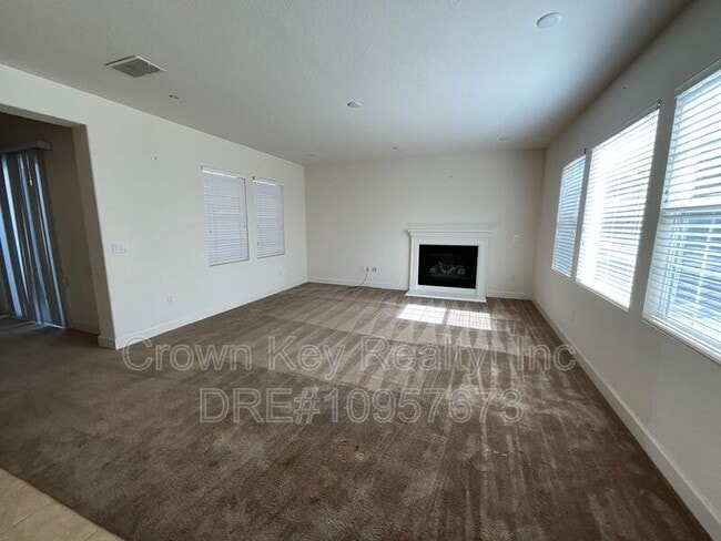 Building Photo - 546 W Campania Way