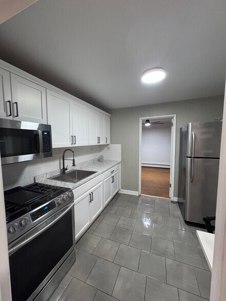 Building Photo - 330 Magee Ave