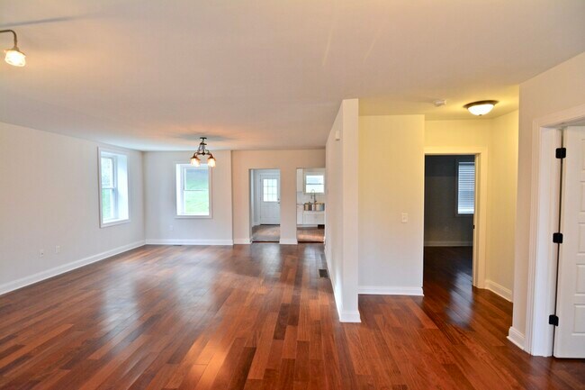 Building Photo - 147 Lachenour Ave