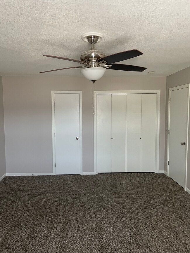 Building Photo - 5617-5623 NW 66th Terrace