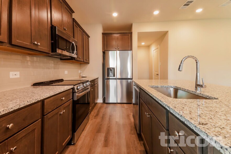 Building Photo - 2528 Finch Holw Dr