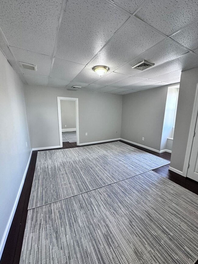 Building Photo - 2 W Stiegel Street