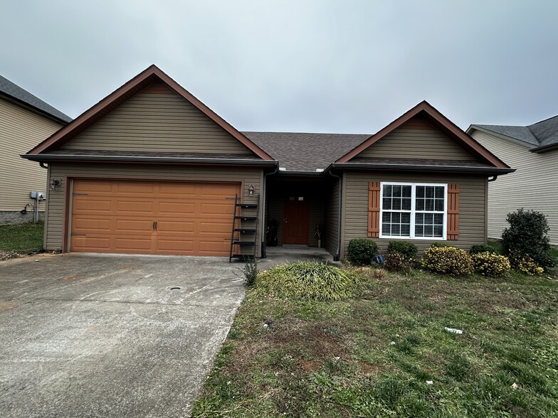 Building Photo - 2221 Trophy Trce