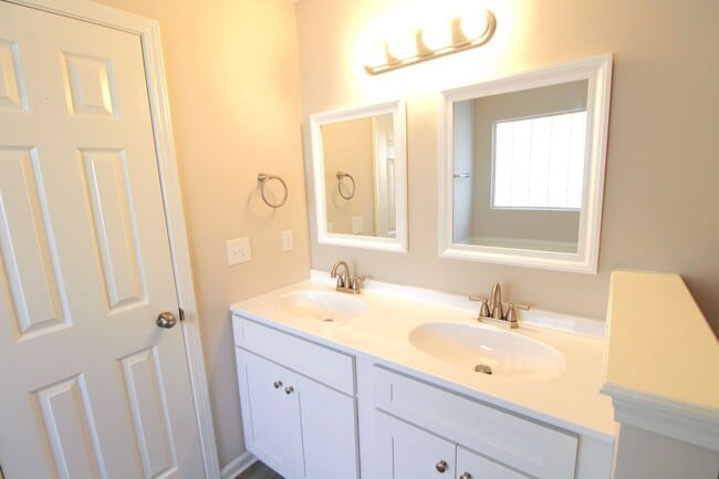 Building Photo - Fully Remodeled 3 Bedroom home with a garage!