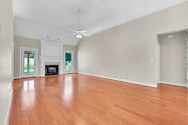 Building Photo - 4276 N Woodstock Dr