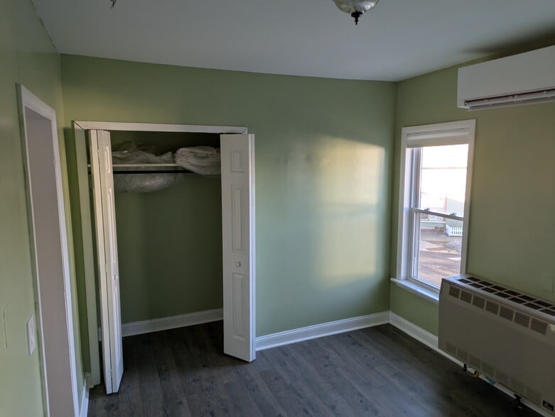 Building Photo - 122 Intervale Ave