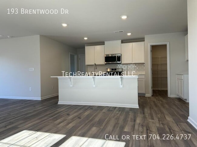 Building Photo - 193 Brentwood Dr