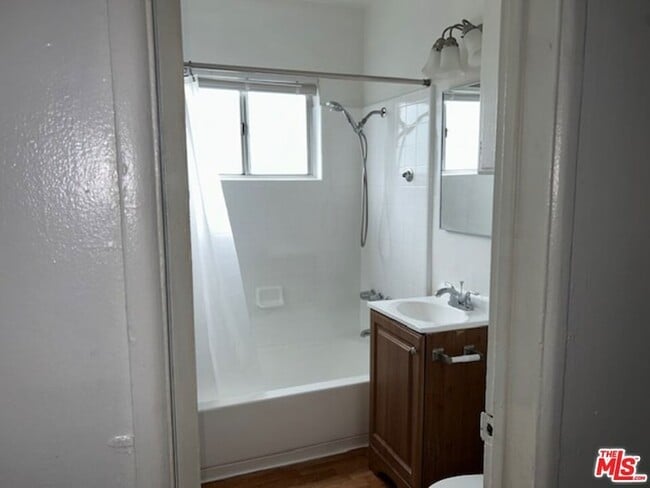 Building Photo - 10702 Crenshaw Blvd